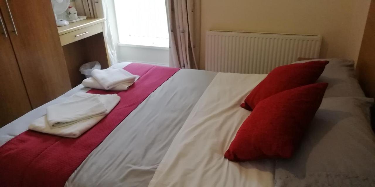 Hôtel The Hope And Anchor à Goodwick Extérieur photo