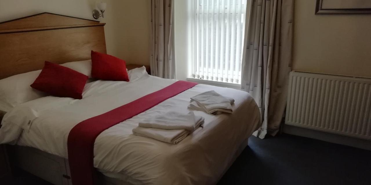 Hôtel The Hope And Anchor à Goodwick Extérieur photo